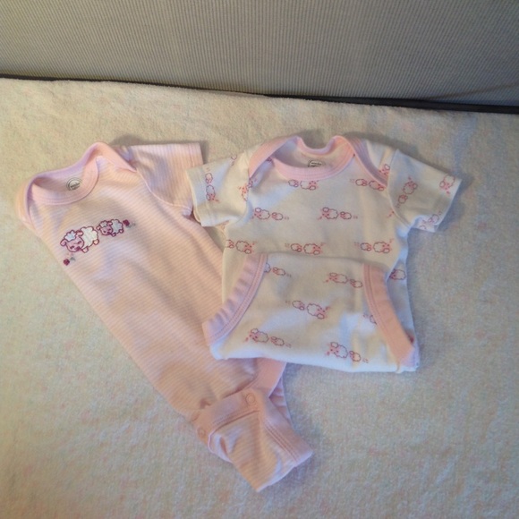 WONDER NATION Bundle OF 2,  BOTH short sleeves, BOTH NEW BORN,   2 onesies - Picture 3 of 7
